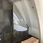 Villa Koetshuis Aan Het Water 3 Bedroom Voorburg