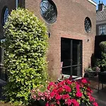 Koetshuis Aan Het Water 3 Bedroom Villa *