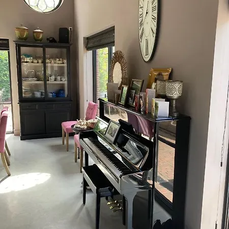 Villa Koetshuis Aan Het Water 3 Bedroom