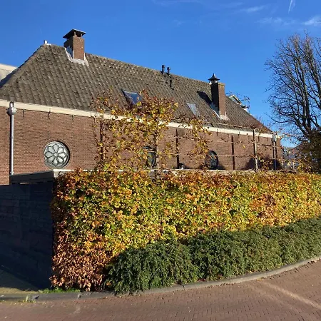 Koetshuis Aan Het Water 3 Bedroom וורבורג