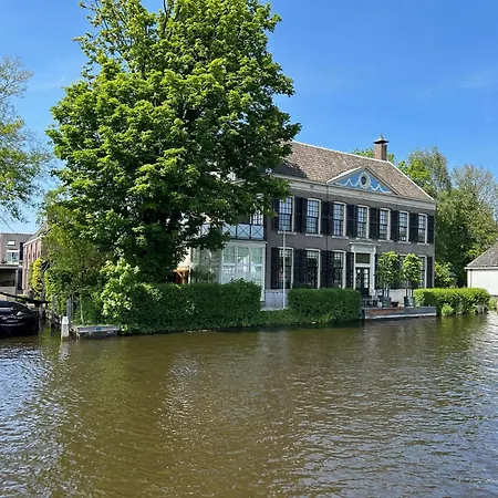 Koetshuis Aan Het Water 3 Bedroom Voorburg