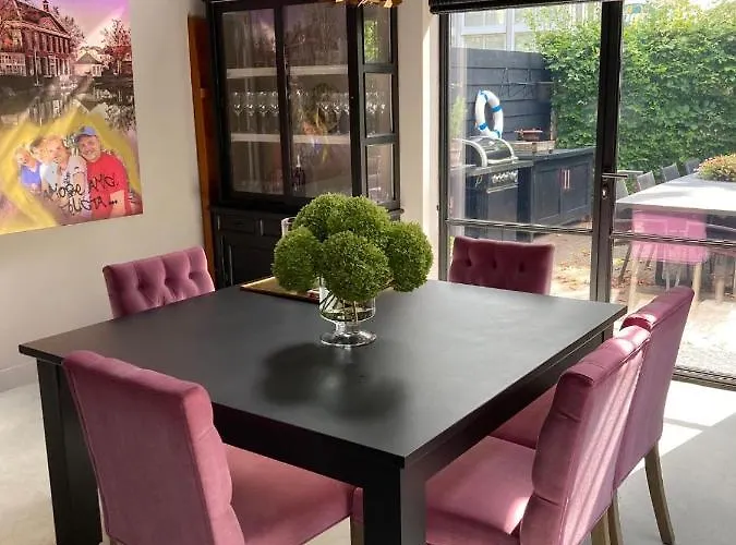 Koetshuis Aan Het Water 3 Bedroom * フォールブルフ