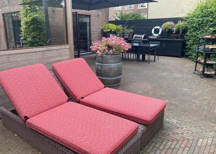 Koetshuis Aan Het Water 3 Bedroom * Voorburg