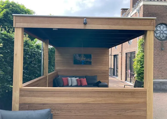 Koetshuis Aan Het Water 3 Bedroom * Voorburg