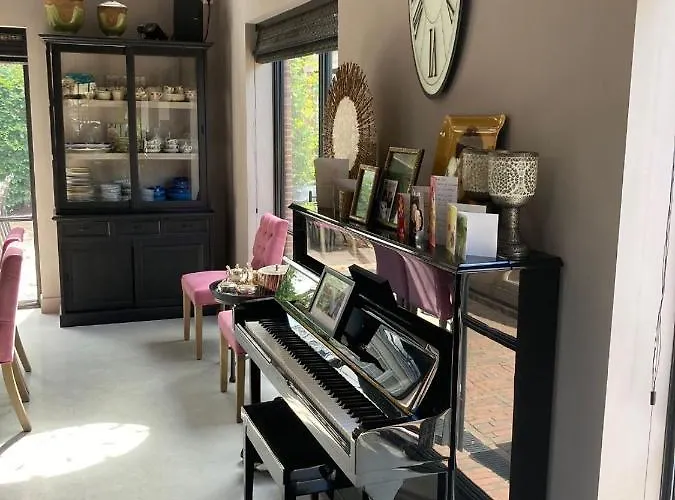 ヴィラ Koetshuis Aan Het Water 3 Bedroom