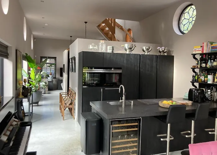 Villa Koetshuis Aan Het Water 3 Bedroom Voorburg