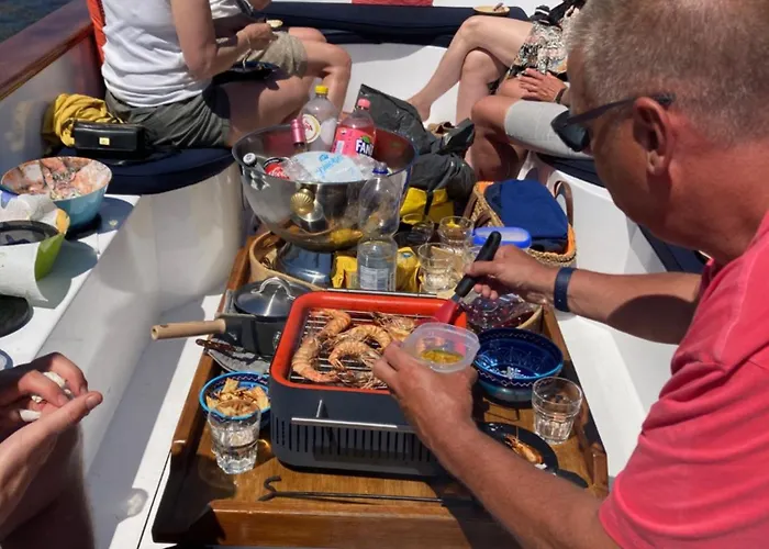 Koetshuis Aan Het Water 3 Bedroom Voorburg