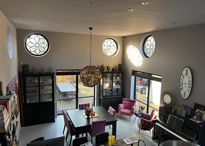 Koetshuis Aan Het Water 3 Bedroom Villa