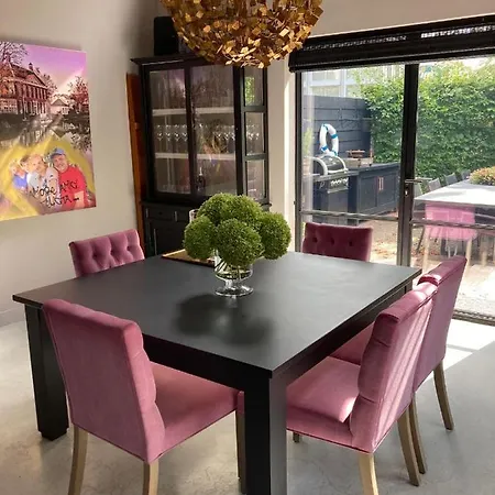 Koetshuis Aan Het Water 3 Bedroom * Voorburg