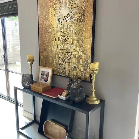 Koetshuis Aan Het Water 3 Bedroom Villa