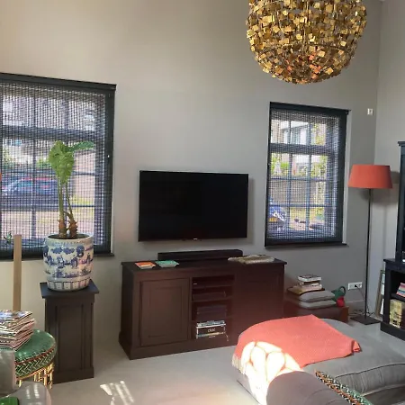 Koetshuis Aan Het Water 3 Bedroom *