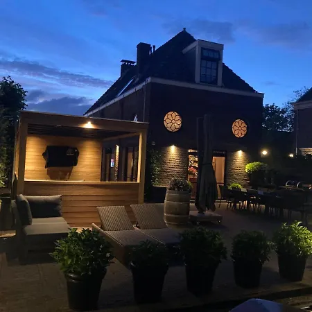 Villa Koetshuis Aan Het Water 3 Bedroom *