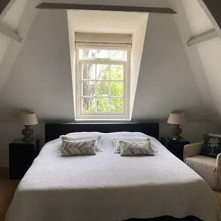 Villa Koetshuis Aan Het Water 3 Bedroom *