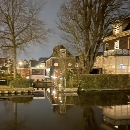 Koetshuis Aan Het Water 3 Bedroom * Voorburg