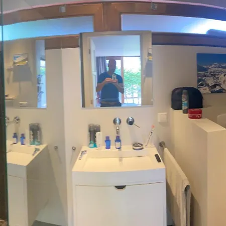 Koetshuis Aan Het Water 3 Bedroom *