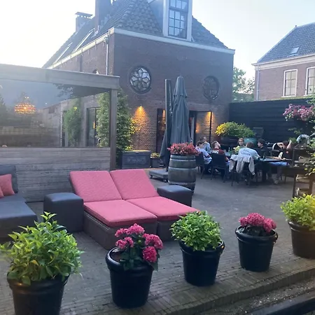 Koetshuis Aan Het Water 3 Bedroom Villa *