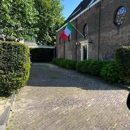 Koetshuis Aan Het Water 3 Bedroom Voorburg