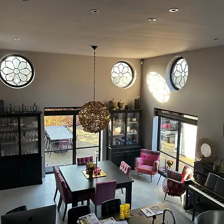 Koetshuis Aan Het Water 3 Bedroom Villa