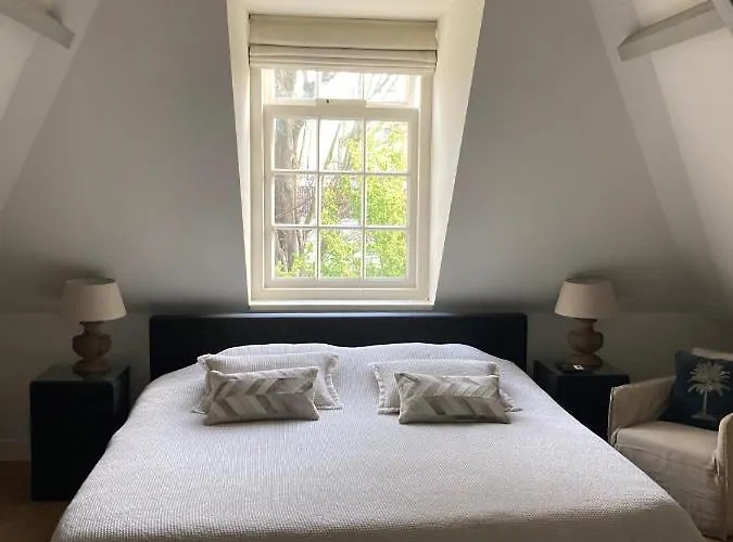 Villa Koetshuis Aan Het Water 3 Bedroom *