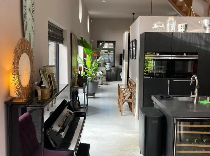 Koetshuis Aan Het Water 3 Bedroom *