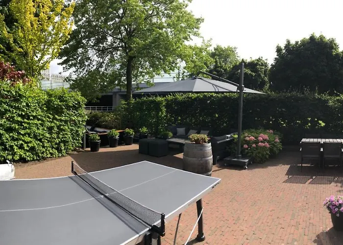 Koetshuis Aan Het Water 3 Bedroom Voorburg