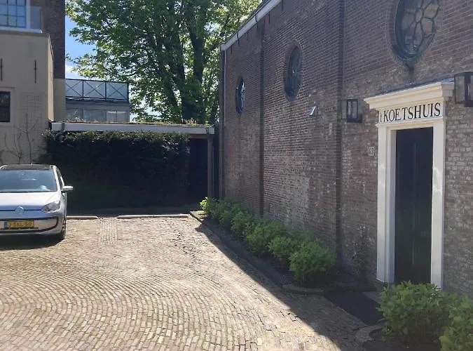 Koetshuis Aan Het Water 3 Bedroom Villa Voorburg