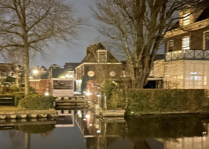 Koetshuis Aan Het Water 3 Bedroom * Voorburg