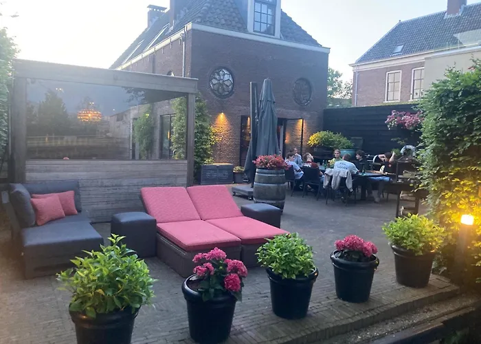 Koetshuis Aan Het Water 3 Bedroom Villa *