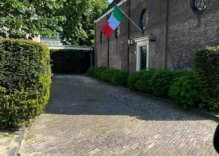 Koetshuis Aan Het Water 3 Bedroom Voorburg