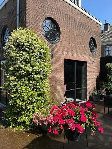 Koetshuis Aan Het Water 3 Bedroom Villa *